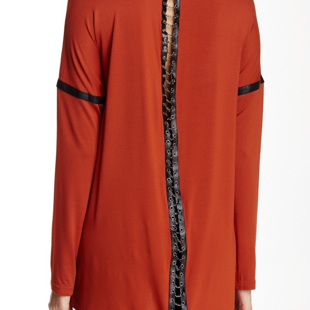 LoveRiche Split Back Chain Top - Picture 6 of 6